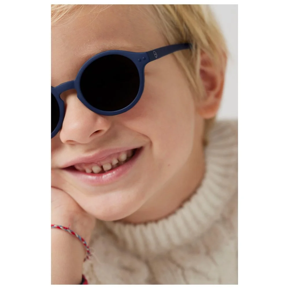 Lunettes De Soleil Izipizi Sun Kids + Denim Blue 8 Lunettes De Soleil Izipizi Sun Kids + Denim Blue – Image 6