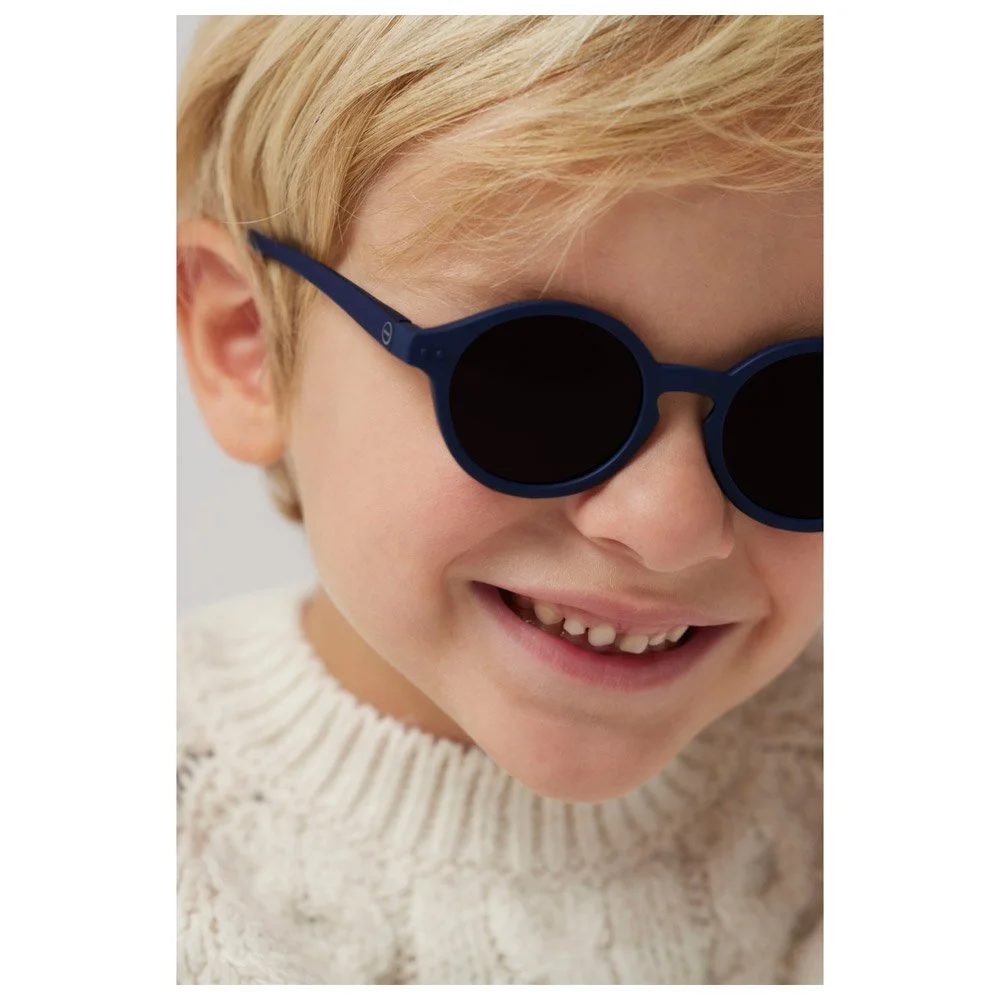 Lunettes De Soleil Izipizi Sun Kids + Denim Blue 7 Lunettes De Soleil Izipizi Sun Kids + Denim Blue – Image 5