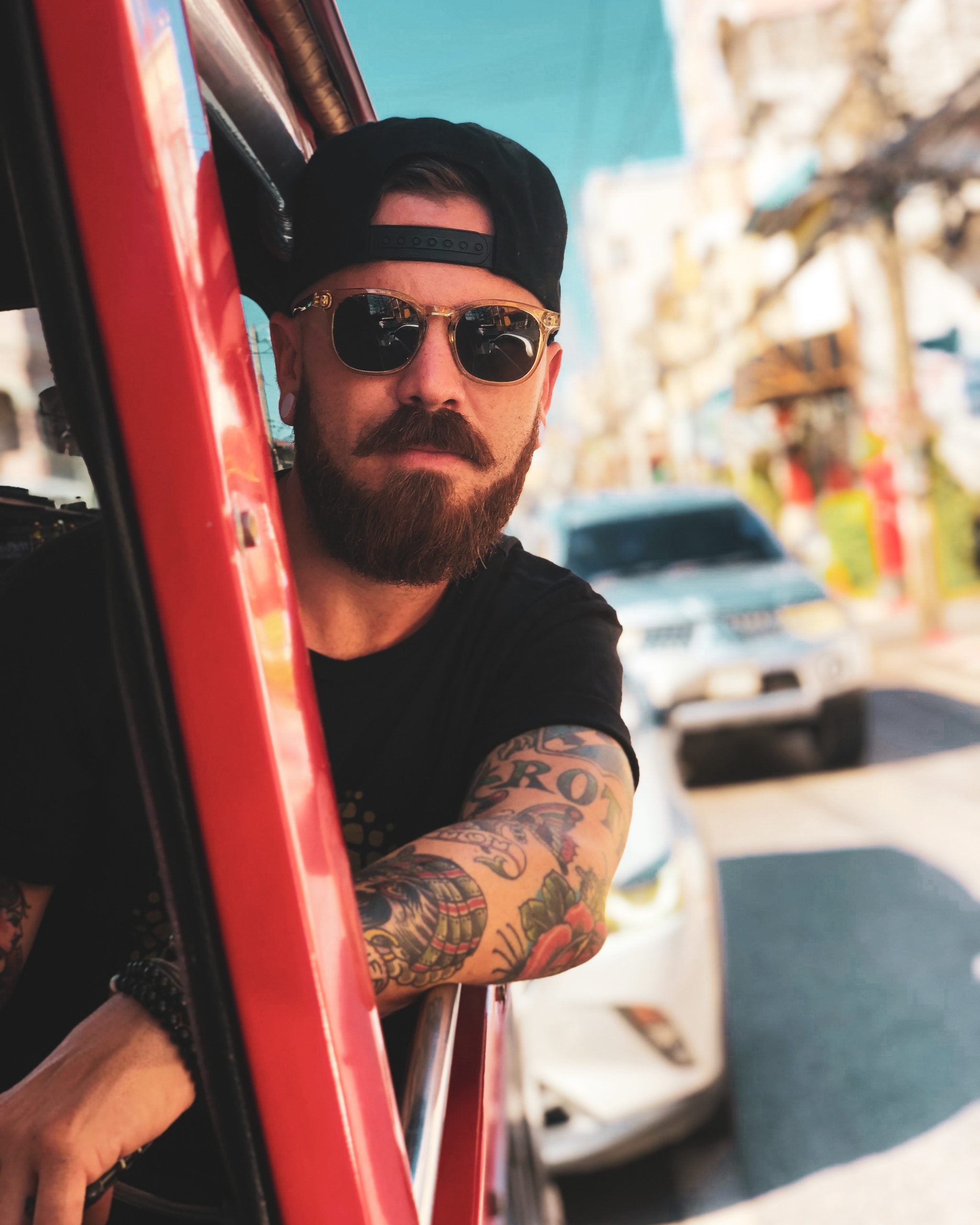 Devant -Promos Lunettes De Soleil Magasin pexels charles roth 2406690 scaled